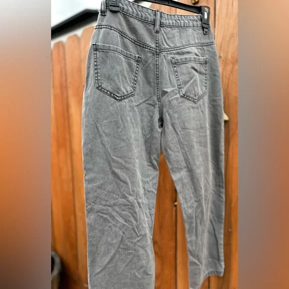 Boohoo Baggy Boyfriend Distressed Grey Jeans Size 2 NWT - Picture 6 of 8